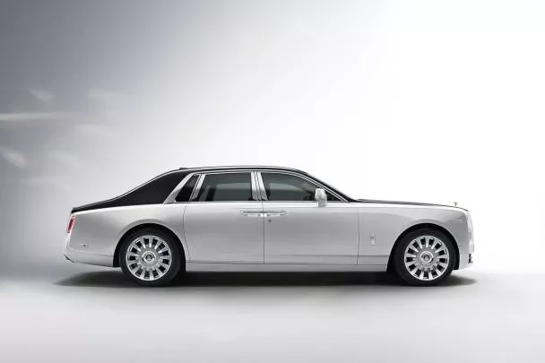 Rolls-Royce Phantom 2018 side view