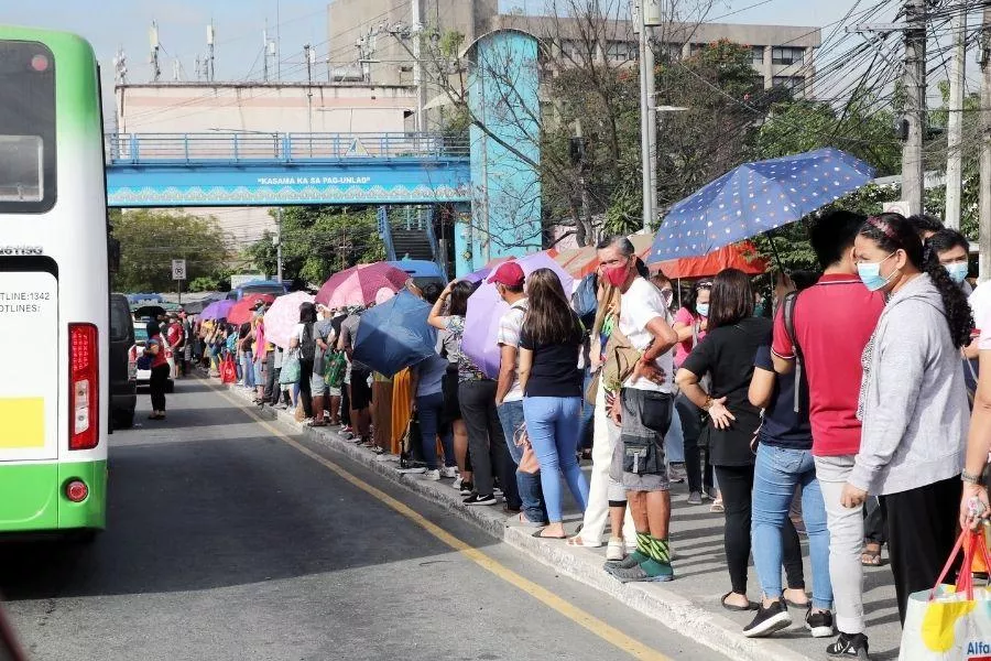 An increase in traffic is expected by the MMDA Philippines road with buses and commuters