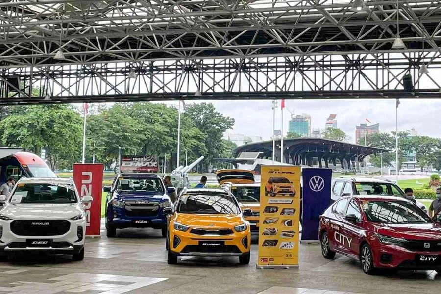 A picture of cars at the Saludo sa Serbisyo caravan