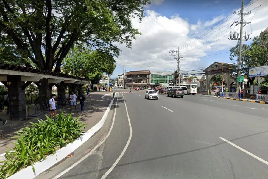 A picture of a portion of A. Luna in front of Plaza Rizal