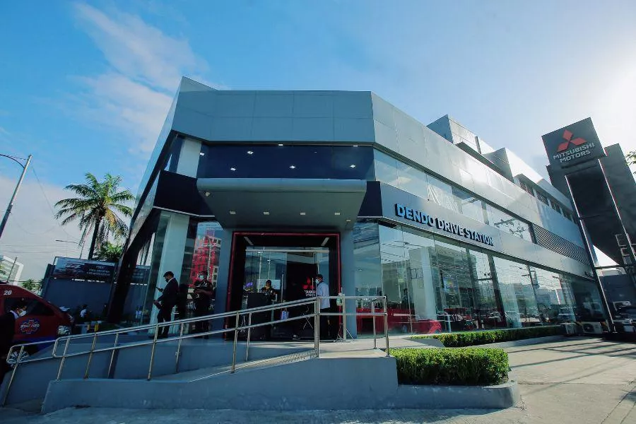 A picture of the front of the Mitsubishi Manila Bay dealership