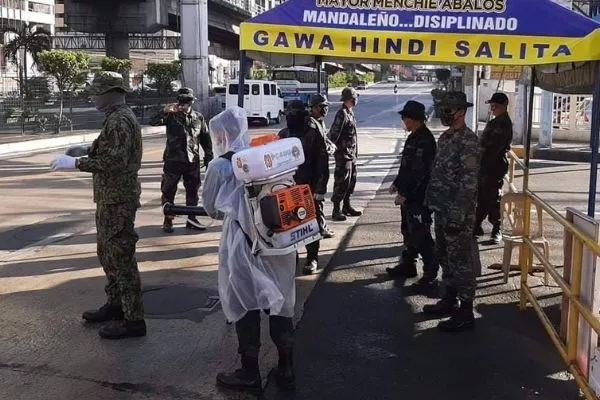 A picture of a PNP checkpoint for the enhanced community quarantine in Luzon