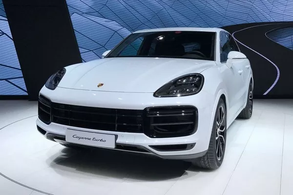 The Porsche Cayenne 2018 angular front