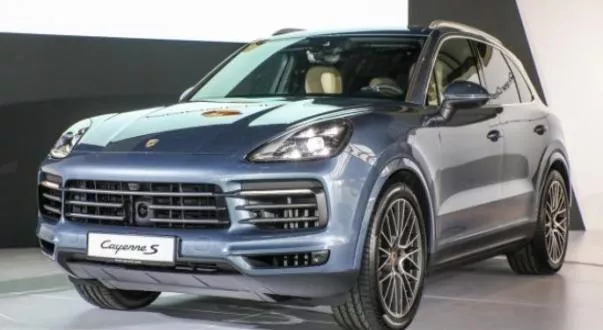 the angular front Porsche Cayenne 2018