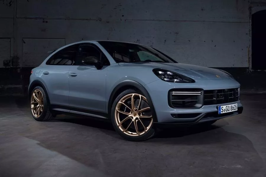 Porsche Cayenne Turbo GT front view