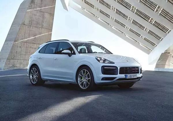 Porsche Cayenne Hybrid 2019 angular front