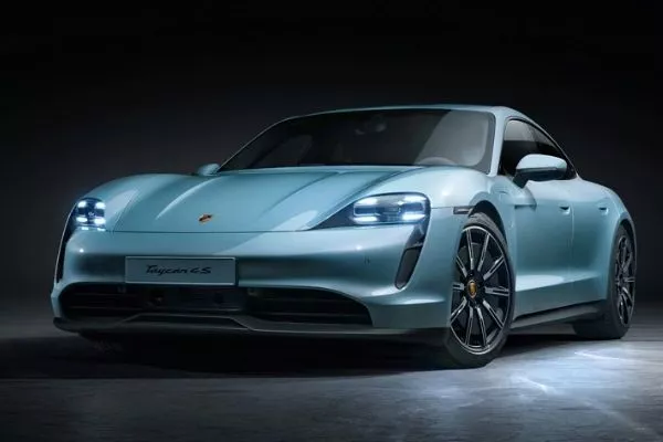 A picture of the Porsche Taycan 4S