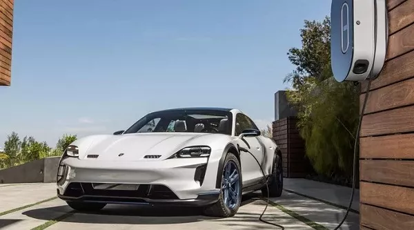 Porsche Taycan EV 2020: fast charging