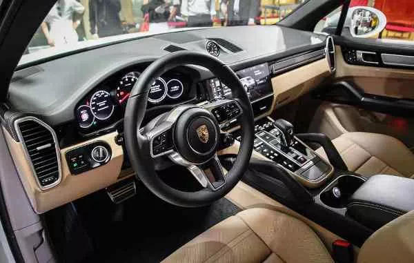 Porsche Cayenne 2018 dashboard