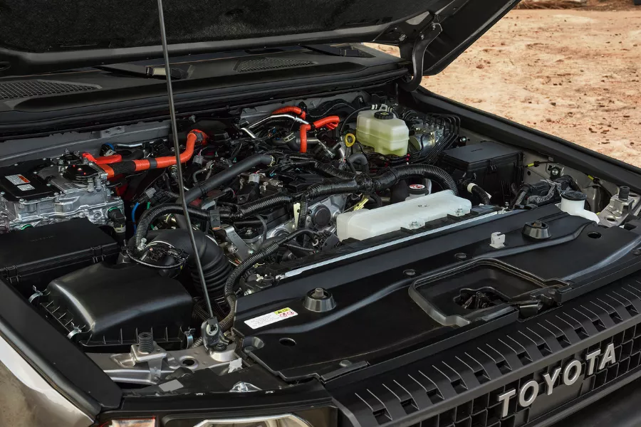 The hybrid engine of the US-spec model The hybrid engine of the US-spec model