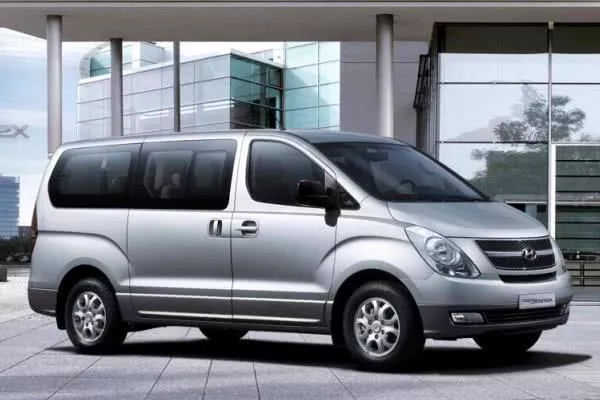 pre-facelift Hyundai Grand Starex 2017