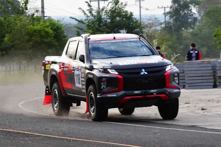 A picture of the Mitsubishi Strada at the 2022 AXCR
