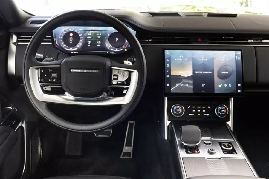 A picture of the interior of the 2023 Land Rover Range Rover