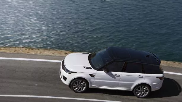 A white Range Rover Sport 2018 on the road