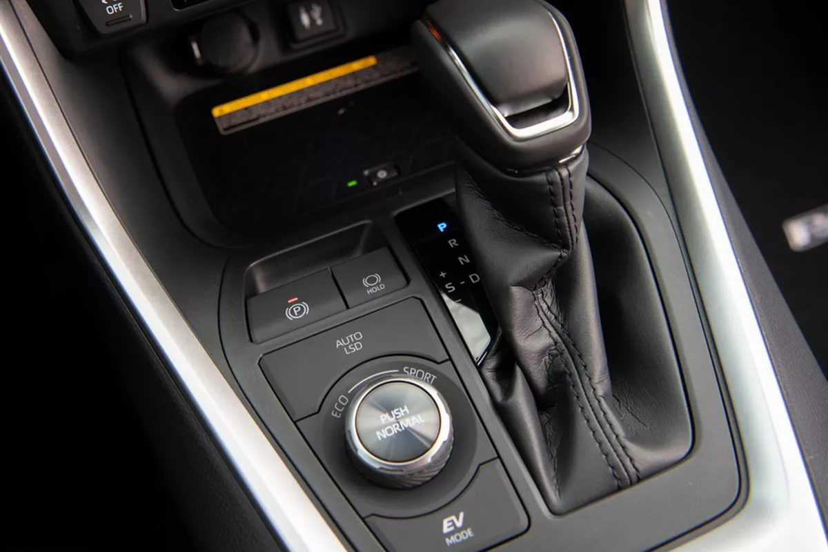 A Picture of the Toyota RAV4 US version's center console