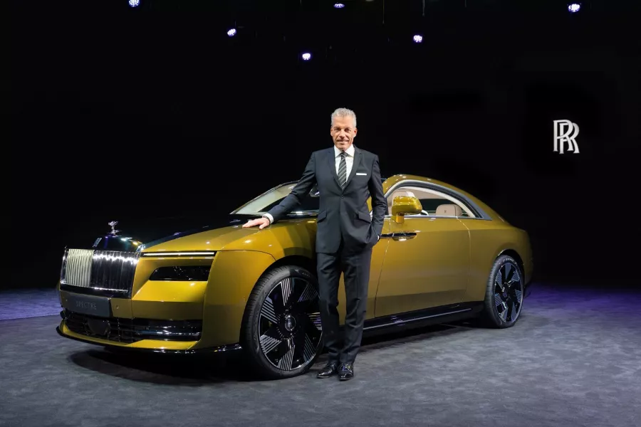 Rolls-Royce Spectre front view