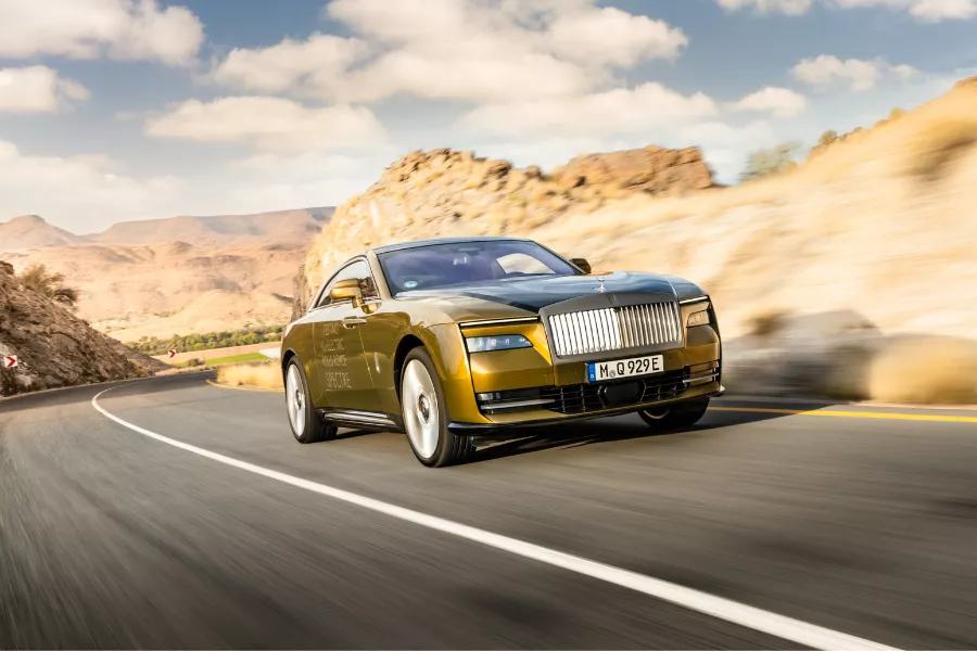 Rolls-Royce Spectre front view