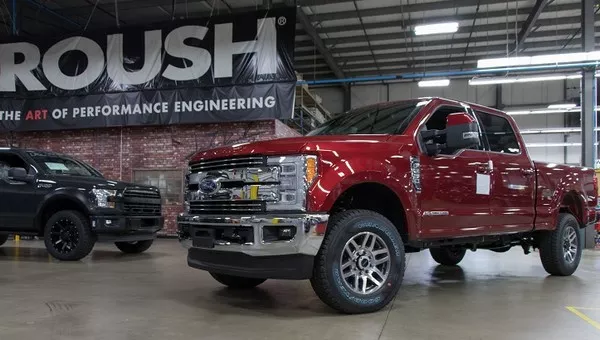The front fascia boasts features an outstanding grille from Roush and a fresh bumper cover Roush Super Duty F-250 2018 angular front