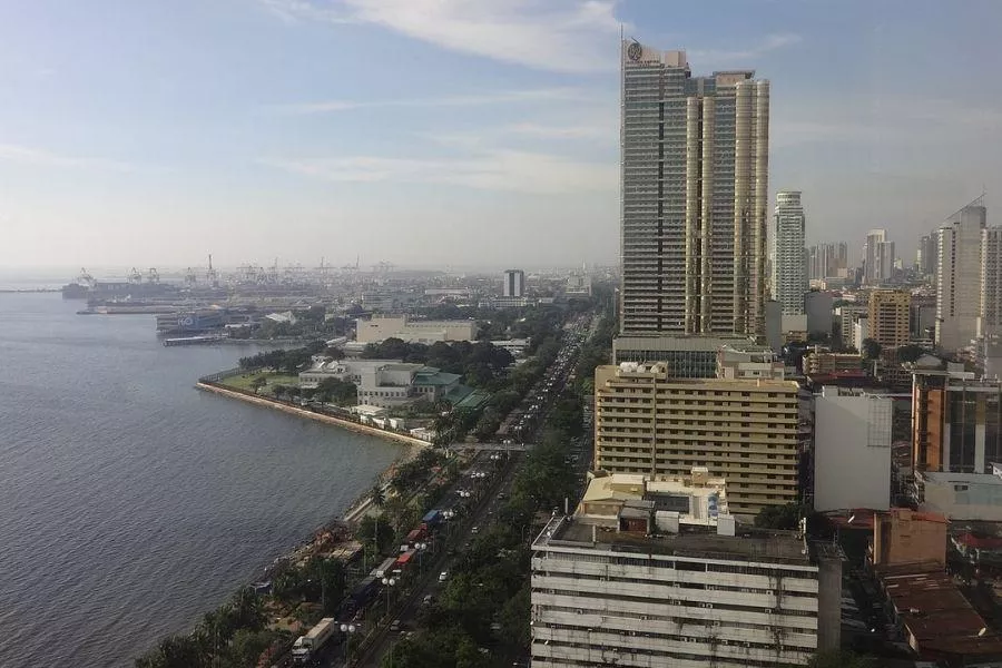 A picture of Roxas Boulevard.