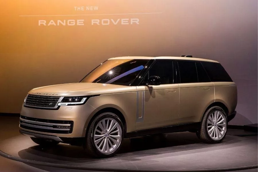 A picture 2022 Land Rover Range Rover during its debut.