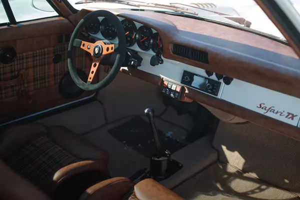 A look into the 911 TX's interior