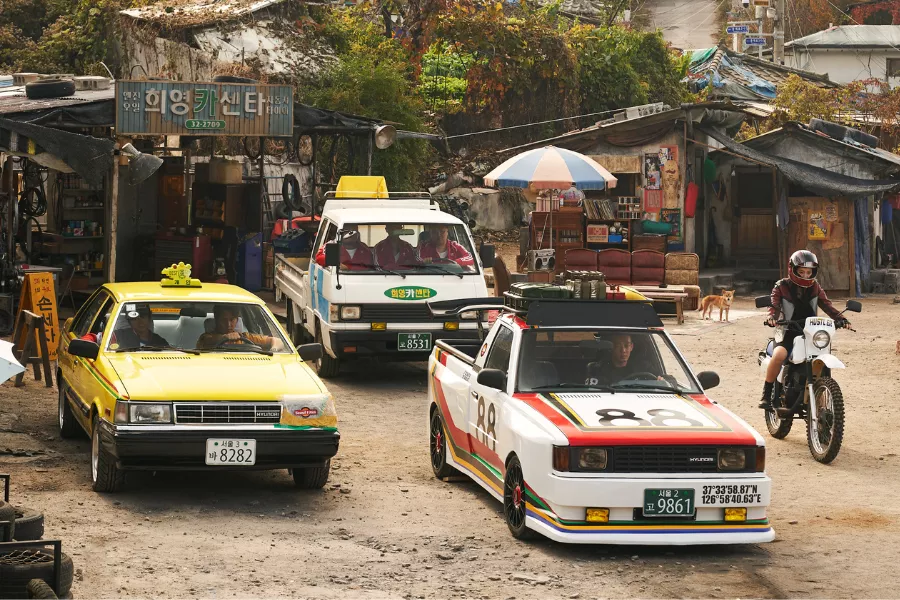 A picture of the hero vehicles in the Korean movie Seoul Vibe