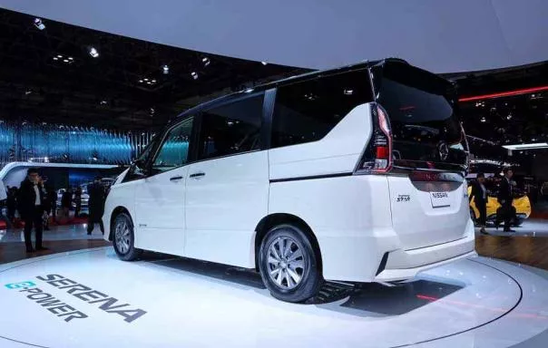 Nissan Serena e-Power angular rear