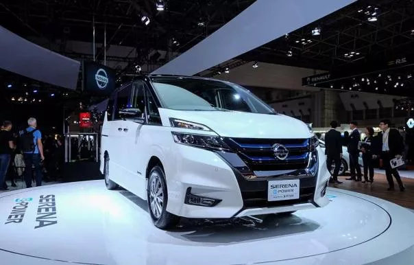 Nissan Serena e-Power angular front