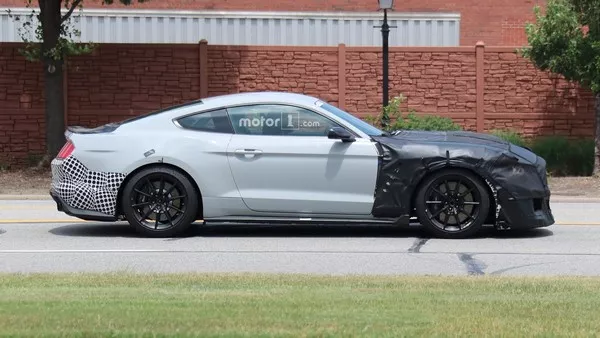 spy shot of Ford Mustang Shelby GT500 2019