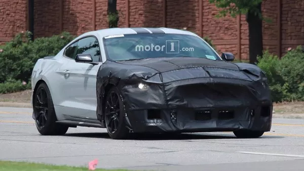 spy shot of Ford Mustang Shelby GT500 2019