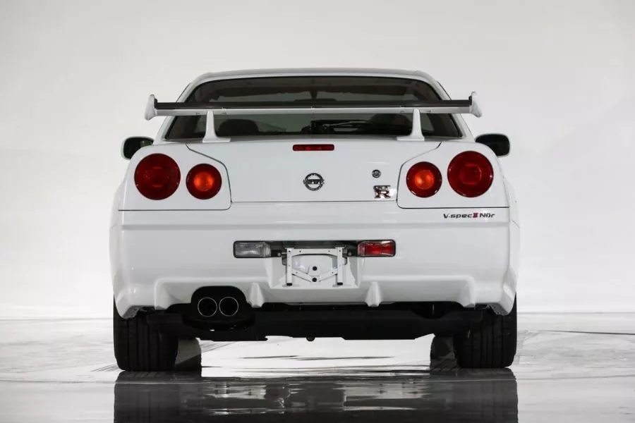 A picture of the rear of the 10 km GT-R R34