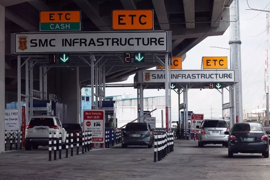 A picture of toll booths on Skyway Stage 3