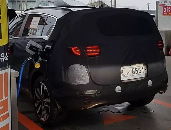 Kia Sportage 2019 facelift spy shot angular rear