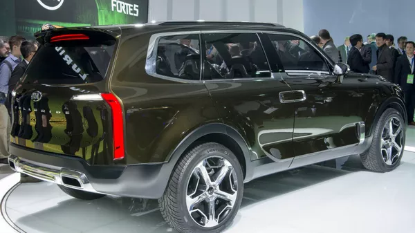 Angular rear of the Kia Telluride concept