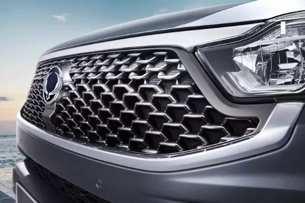 Honeycomb grille is the way New front grille of the Rexton