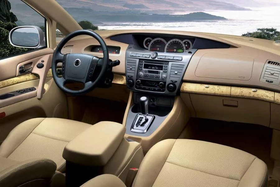 A picture of the SsangYong Rodius' interior