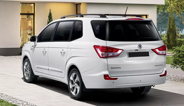 Angular rear of the Ssangyong Rodius 2018 facelift