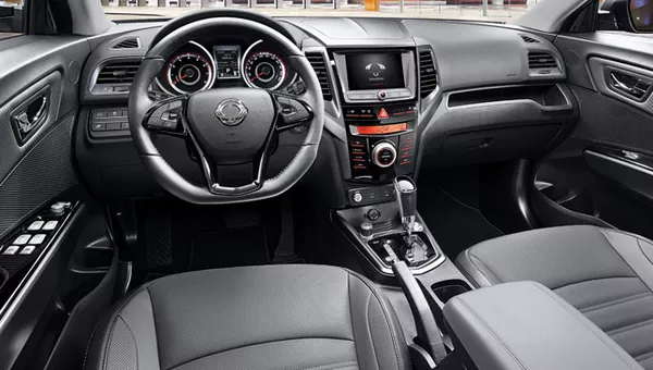 In both the Premium Sport and XLV models, a spare tire is available, which also means a “goodbye” to the tire repair kit interior of the SsangYong Tivoli 2018 XLV