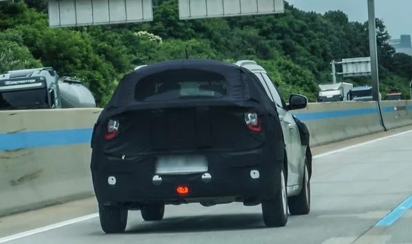 Spy shot of the SsangYong Tivoli facelift 2018 on Korean roads