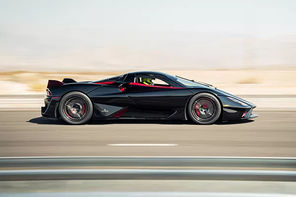 A picture of the SSC Tuatara's side while travelling fast.