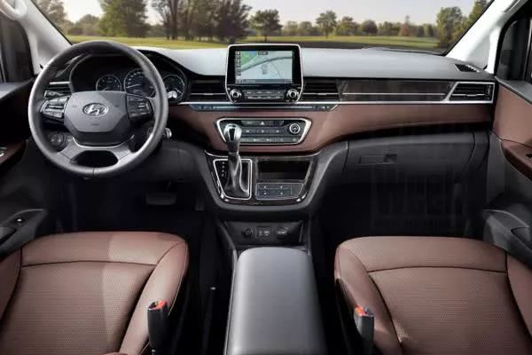 Hyundai Grand Starex 2018 facelift dashboard