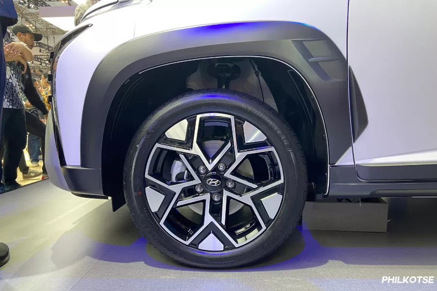 2024 Stargazer X rides on a set of 17-inch wheels