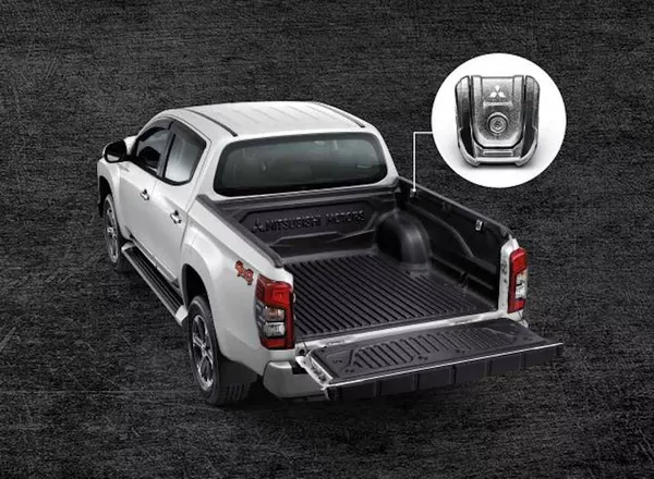 Mitsubishi new Strada 2019 trunk