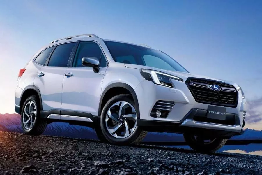Gets a more aggressive face 2022 Subaru Forester front view