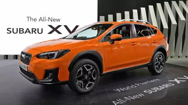 Angular front of an orange Subaru XV 2018 