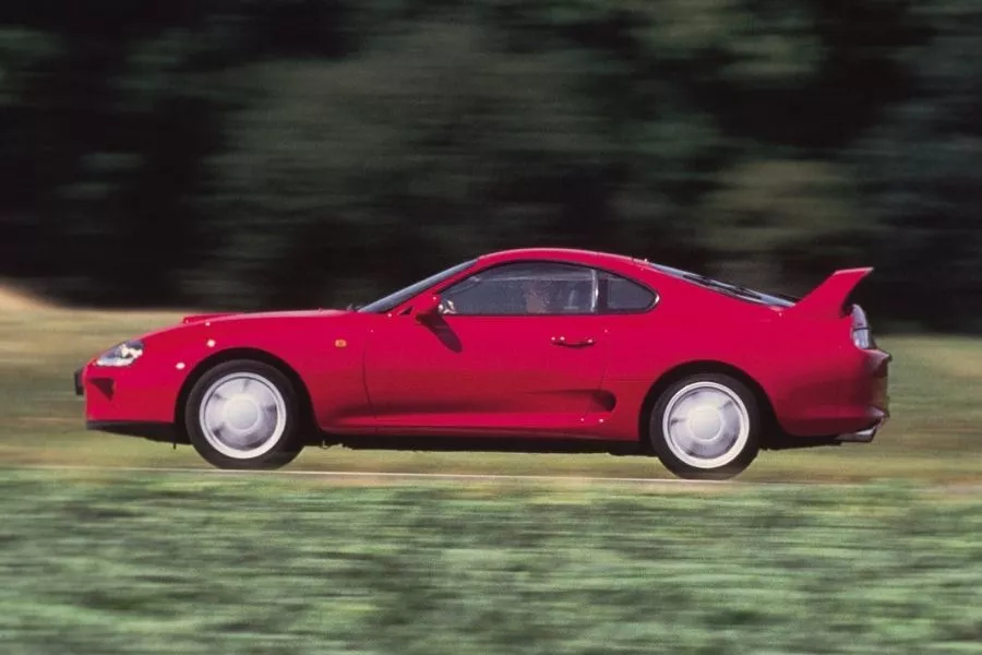 A picture of the side of the Toyota Supra A80