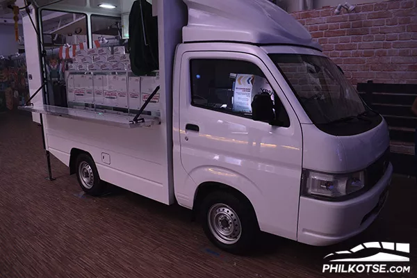 A picture of a 2020 Suzuki Carry food truck