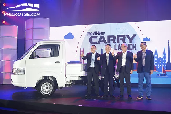 A picture of the 2020 Suzuki Carry with some Suzuki Philippines executives