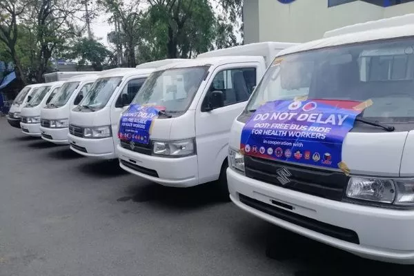 A picture of the Suzuki Carry vans loaned to the DOTr