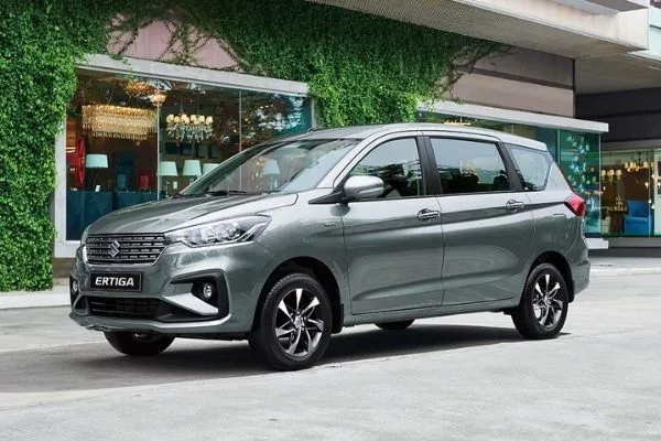 A picture of the Suzuki Ertiga parked near some shops